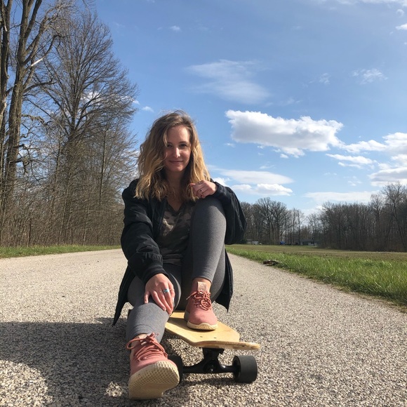 Meet your Posher, Elli - Picture 1 of 1